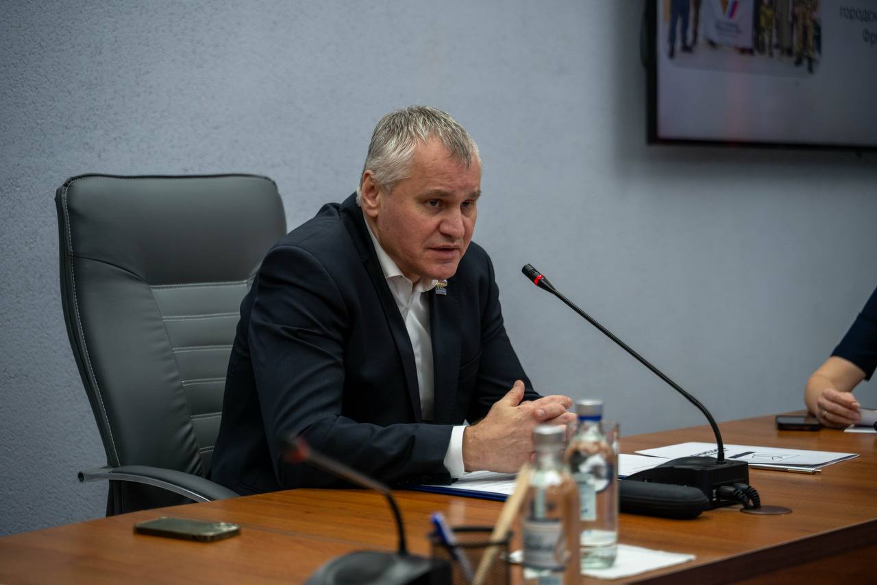 Накануне Дня защитника Отечества глава городского округа Фрязино Дмитрий Воробьев вместе с командой встретился с членами Ассоциации ветеранов СВО города Фрязино, действующими бойцами и ветеранами боевых действий