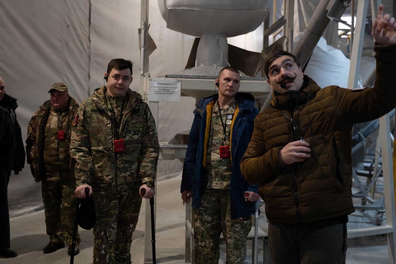 Представители Ассоциации ветеранов СВО в рамках программы &laquo;Промышленный туризм&raquo; посетили уникального производителя ПВХ- профиля для производства светопрозрачных конструкций компанию MELKE в городе Фрязино