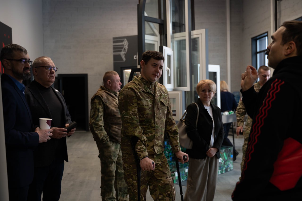 Представители Ассоциации ветеранов СВО в рамках программы «Промышленный туризм» посетили уникального производителя ПВХ- профиля для производства светопрозрачных конструкций компанию MELKE в городе Фрязино