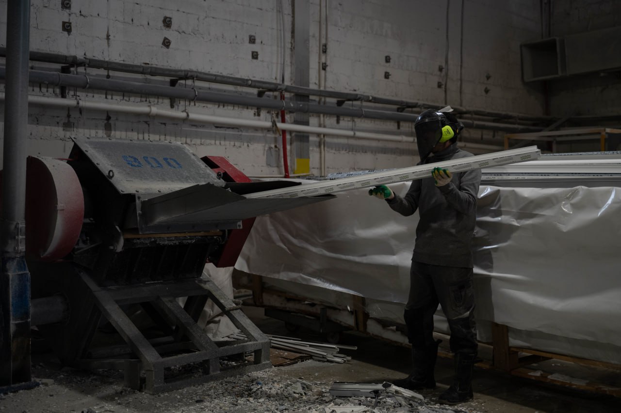 Представители Ассоциации ветеранов СВО в рамках программы &laquo;Промышленный туризм&raquo; посетили уникального производителя ПВХ- профиля для производства светопрозрачных конструкций компанию MELKE в городе Фрязино