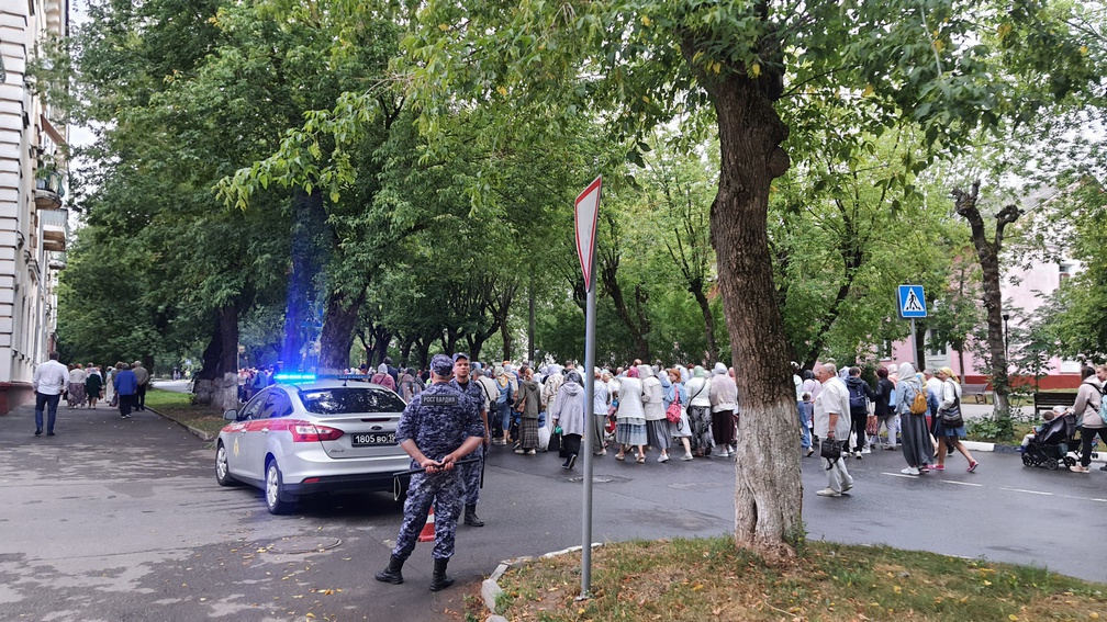 ежегодный Крестный ход, посвященный Престольному празднику больничного храма великомученика и целителя Пантелеимона