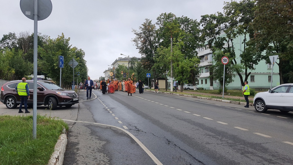 ежегодный Крестный ход, посвященный Престольному празднику больничного храма великомученика и целителя Пантелеимона