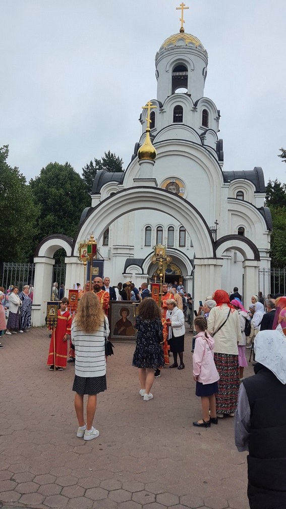 ежегодный Крестный ход, посвященный Престольному празднику больничного храма великомученика и целителя Пантелеимона