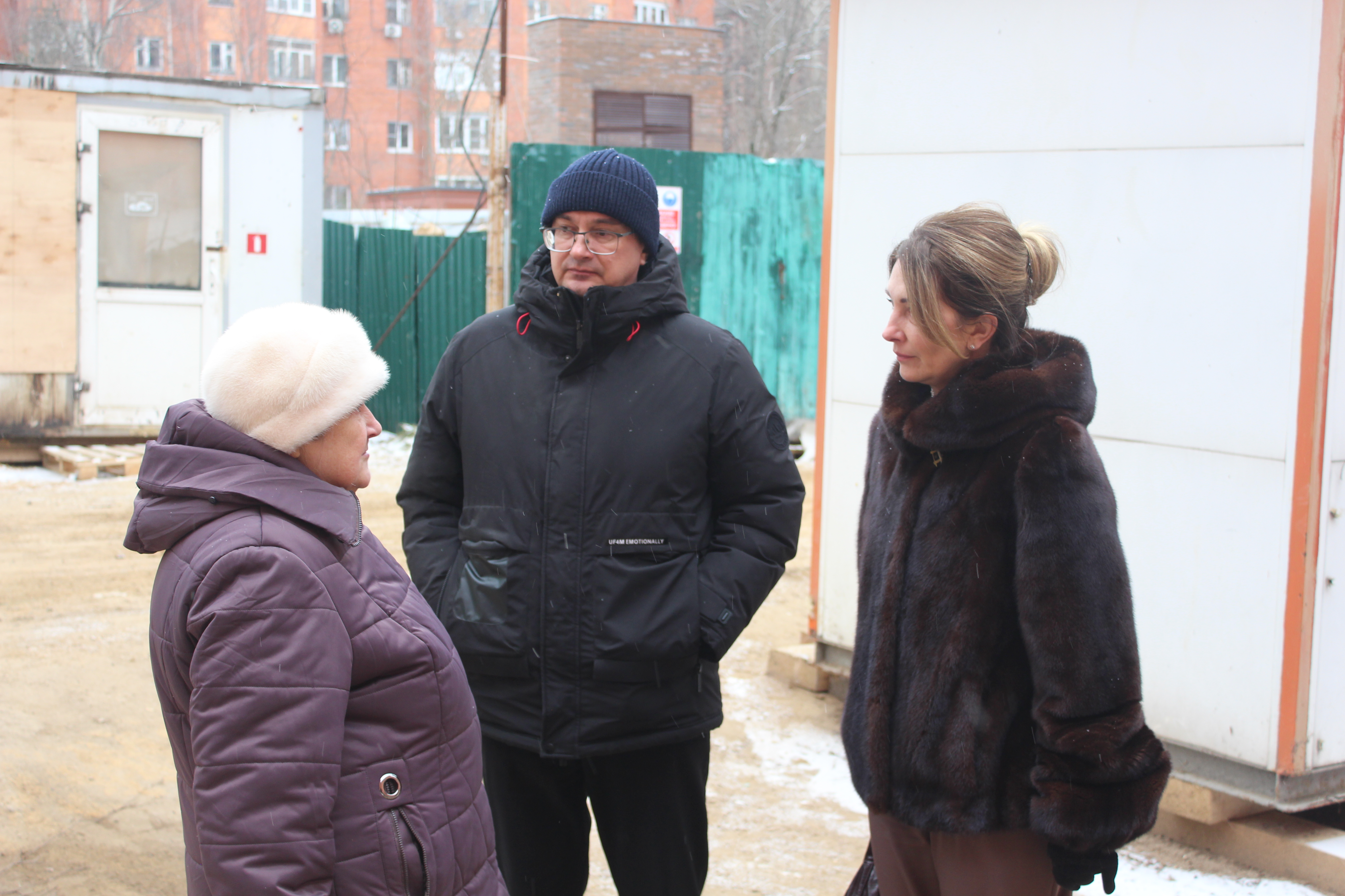 Заместитель главы городского округа Фрязино, Виктория Викторовна Оганезова, провела встречу с жителями домов по улицам Советская, д. 12, Пионерская д. 4, 6 и Центральная д. 3а, 5.