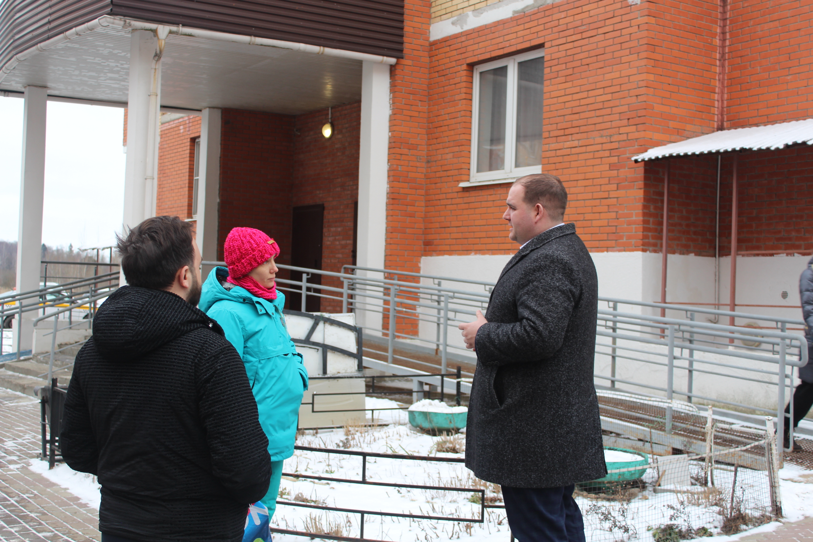 Заместитель главы городского округа Фрязино Артем Вольчак провел обход территории.
