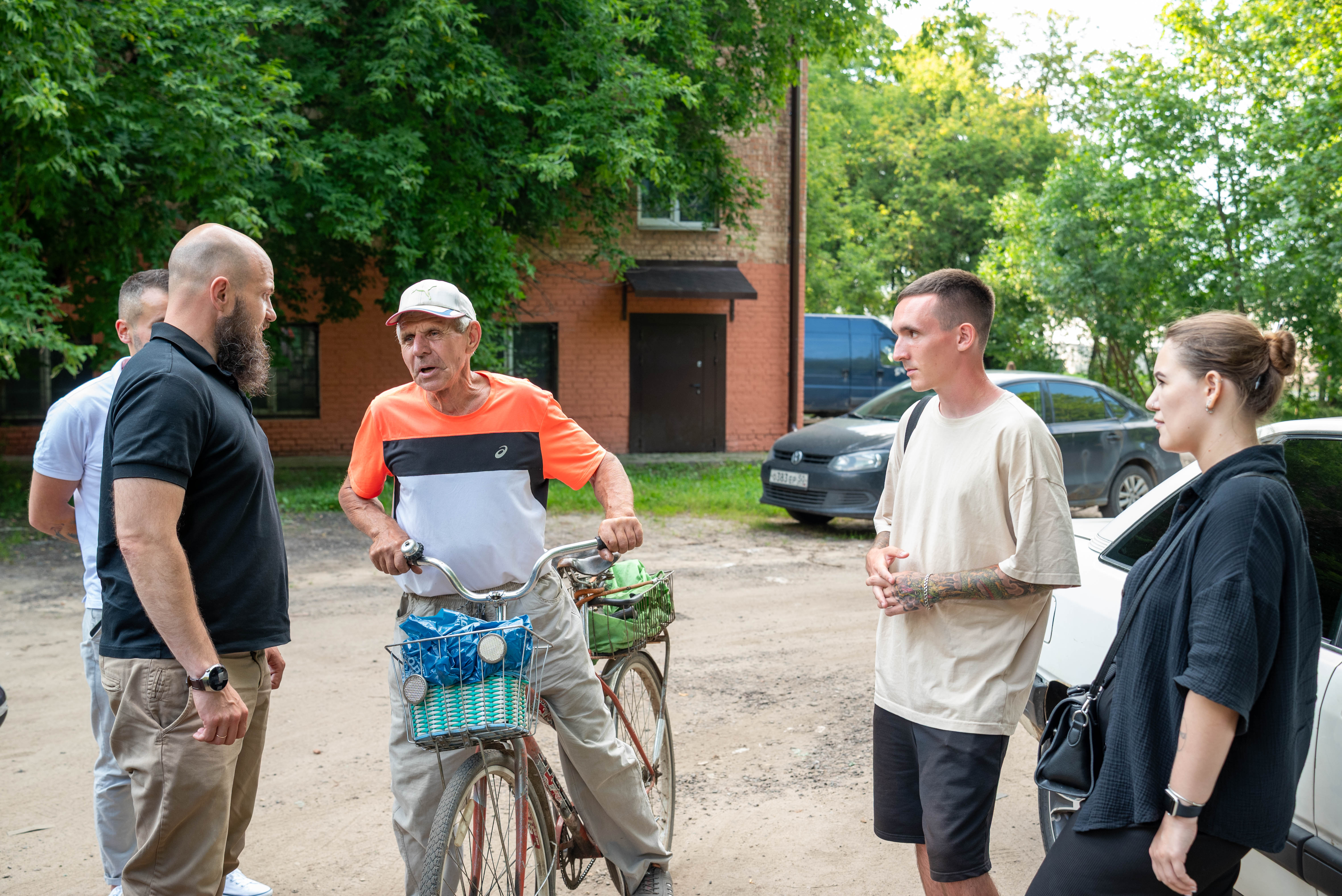 Начальник управления благоустройства, дорожного хозяйства и транспорта Павел Никишкин в рамках срочной выездной администрации лично проверил двор дома №19А по Вокзальной улице