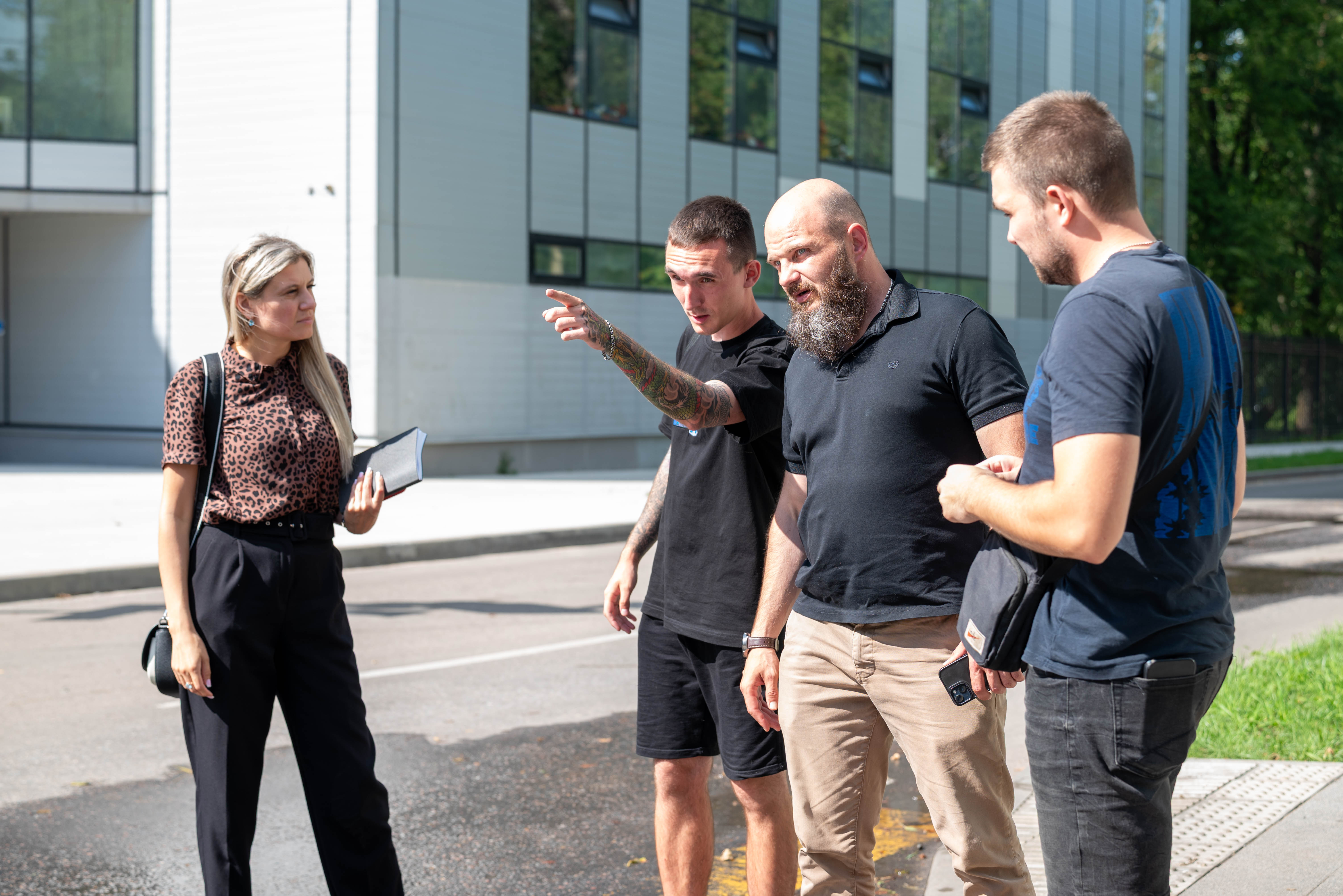 Начальник управления благоустройства, дорожного хозяйства и транспорта Павел Никишкин в рамках срочной выездной администрации проинспектировал работу ливневой канализации на пересечении улиц Ленина и Комсомольской