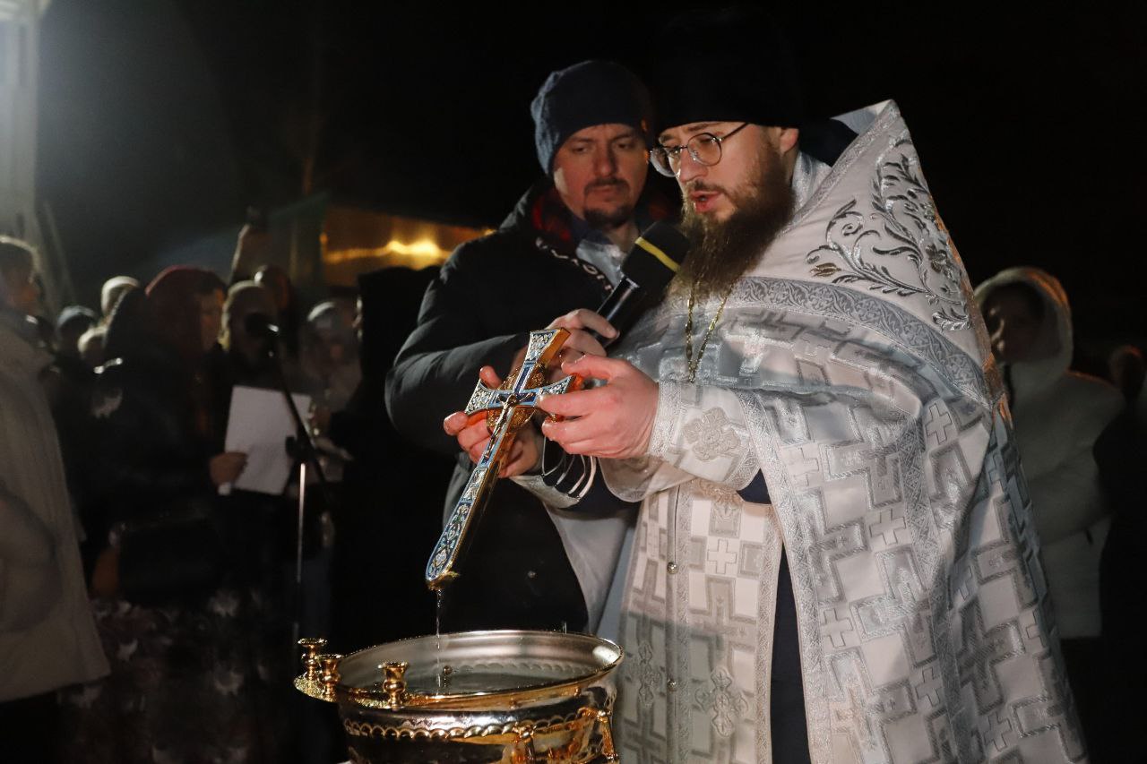 Глава г.о. Фрязино Дмитрий Воробьев поздравил жителей города со светлым праздником Крещения Господня!