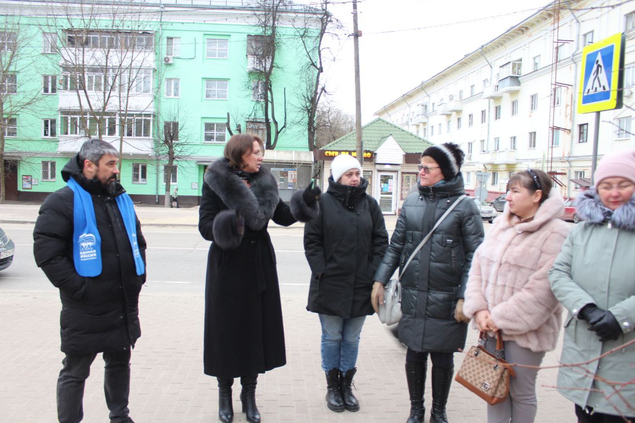 Юлия Шувалова, заместитель главы городского округа Фрязино, сегодня вместе с депутатом городского совета Сергеем Заком провела встречу с жителями города