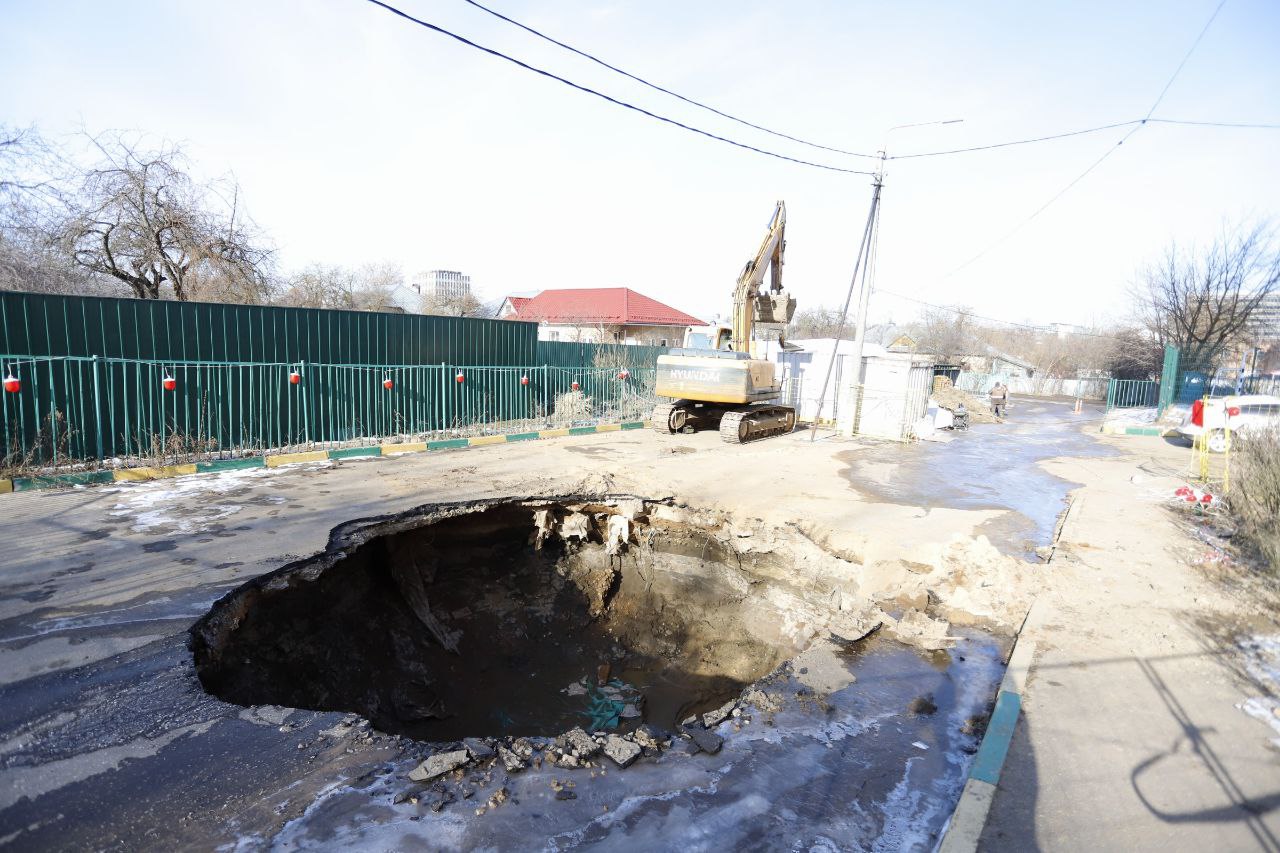 Заместитель главы городского округа Фрязино Юлия Шувалова провела повторную встречу с жителями дома 19 корпус 1 по Проспекту Мира. 