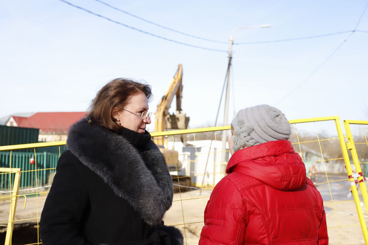Заместитель главы городского округа Фрязино Юлия Шувалова провела повторную встречу с жителями дома 19 корпус 1 по Проспекту Мира. 