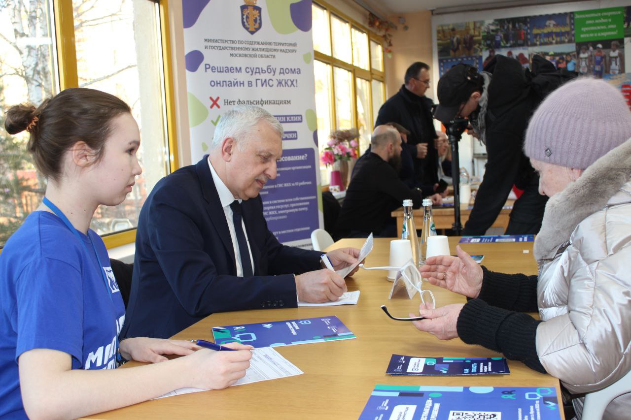 Сегодня открытая встреча с жителями в формате «выездной администрации» прошла на базе школы №5