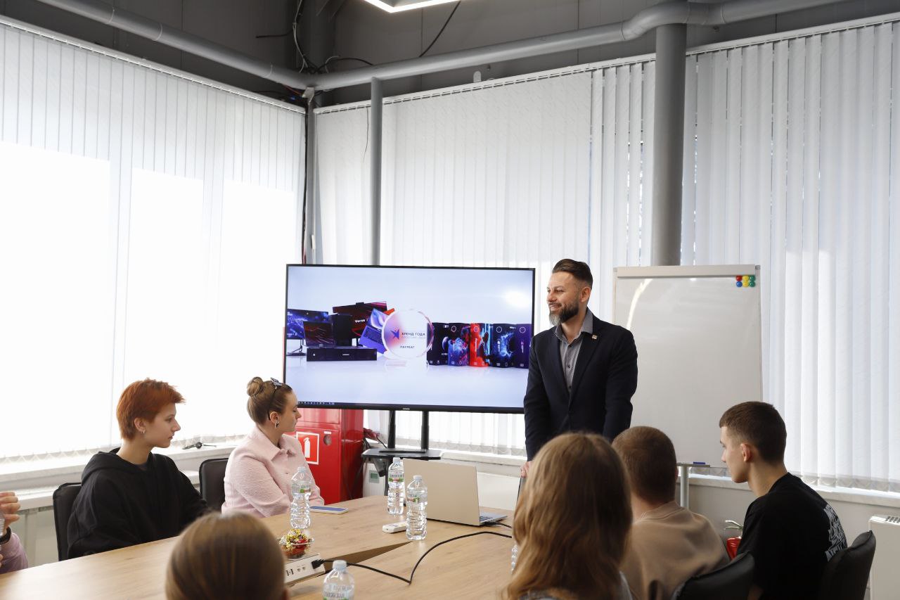 Школьники Наукограда погрузились в мир высоких технологий: экскурсия на завод &laquo;Инферит&raquo;