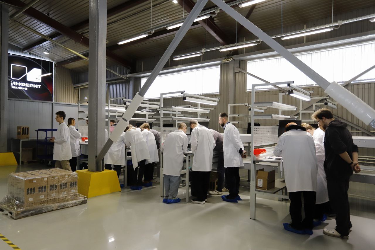 Школьники Наукограда погрузились в мир высоких технологий: экскурсия на завод «Инферит»