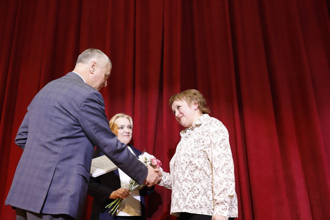 В День работника культуры, в нашей школе искусств прошел праздничный концерт в исполнении ансамбля солистов &laquo;Эйфория&raquo; Московской областной филармонии. 