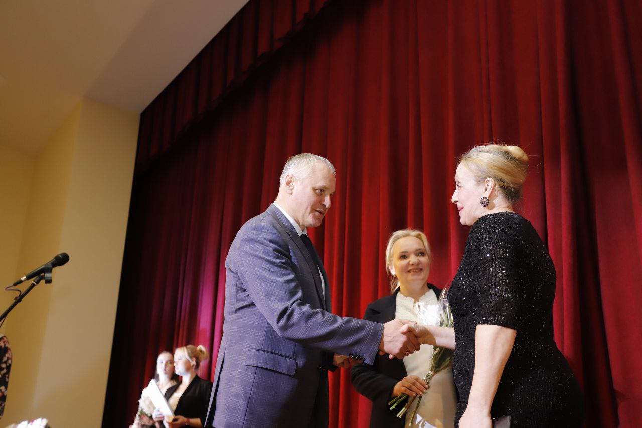 В День работника культуры, в нашей школе искусств прошел праздничный концерт в исполнении ансамбля солистов &laquo;Эйфория&raquo; Московской областной филармонии. 