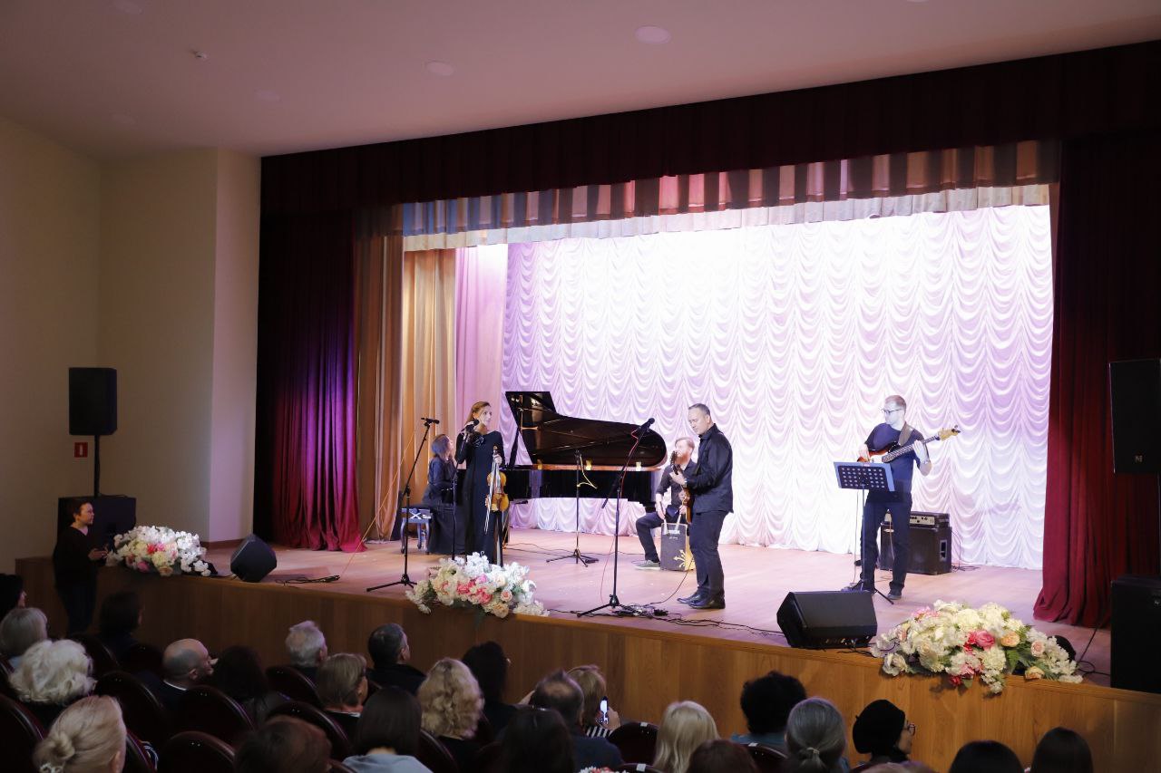 В День работника культуры, в нашей школе искусств прошел праздничный концерт в исполнении ансамбля солистов &laquo;Эйфория&raquo; Московской областной филармонии. 