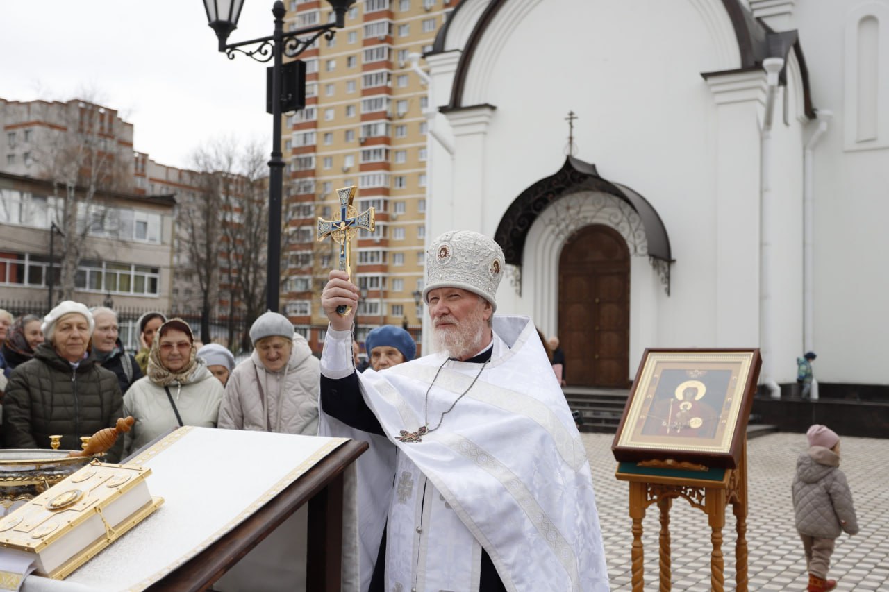 В нашем Храме Иконы Божией Матери &laquo;Державная&raquo; произошло особенное событие &mdash; сегодня была освящена звонница с колоколами