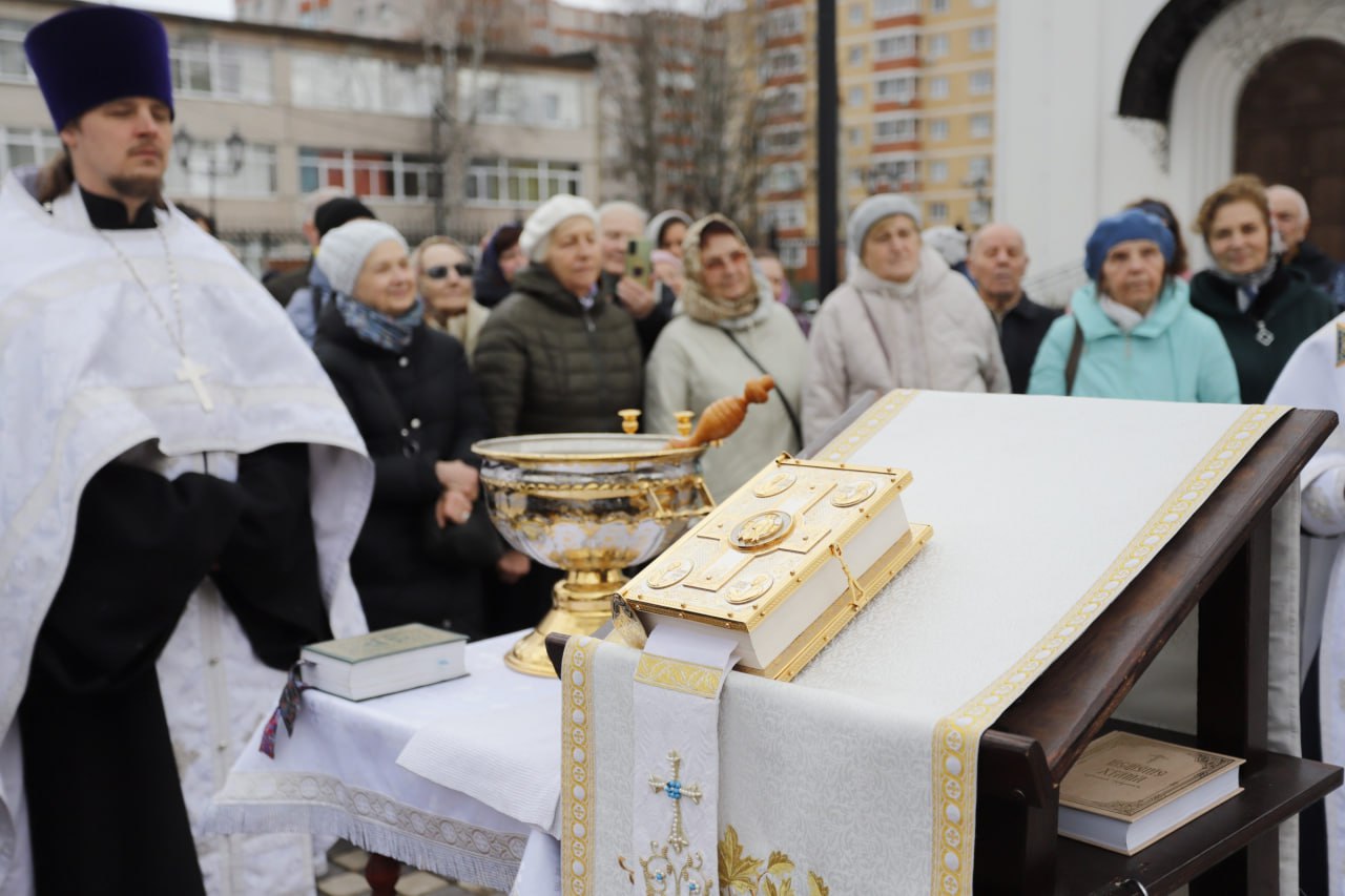 В нашем Храме Иконы Божией Матери &laquo;Державная&raquo; произошло особенное событие &mdash; сегодня была освящена звонница с колоколами