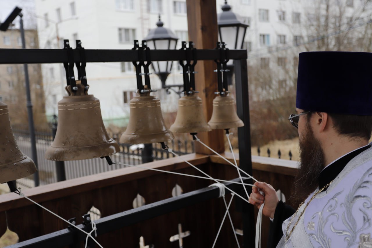 В нашем Храме Иконы Божией Матери &laquo;Державная&raquo; произошло особенное событие &mdash; сегодня была освящена звонница с колоколами