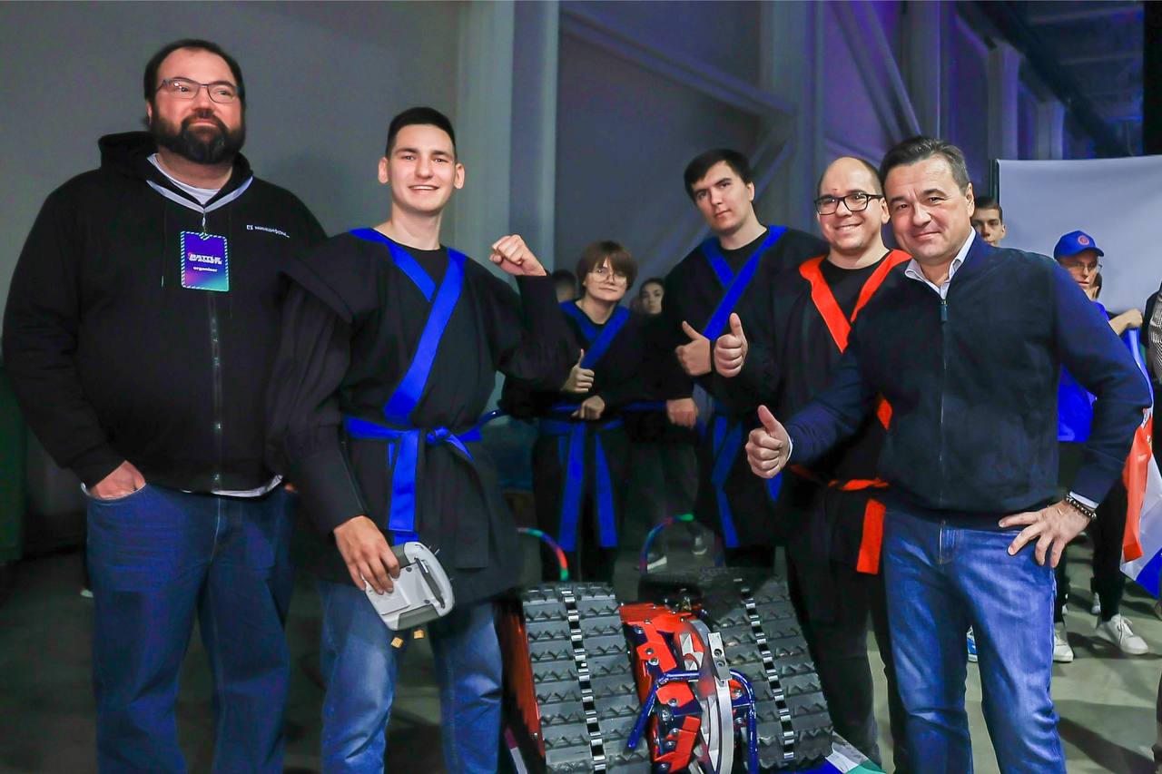 Сегодня, 14 апреля, губернатор Московской области Андрей Юрьевич Воробьёв отмечает свой 55-летний юбилей!