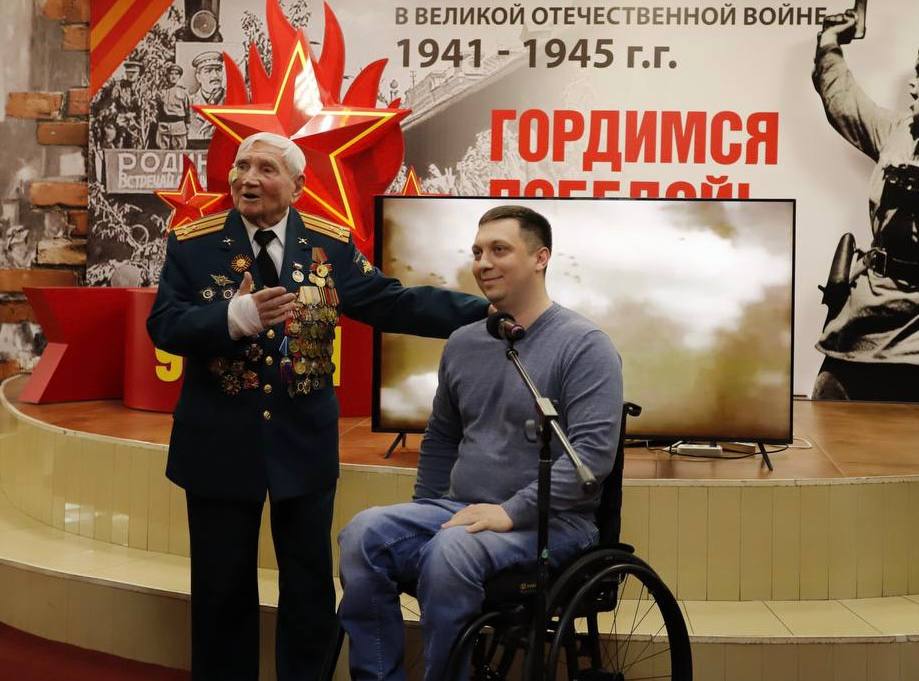 В преддверии 80-летия Победы в Великой Отечественной войне вместе с ветеранами войны и труда, а также героями СВО и почетными гостями открыли выставку &laquo;Гордимся Победой! 1945&ndash;2025&raquo;