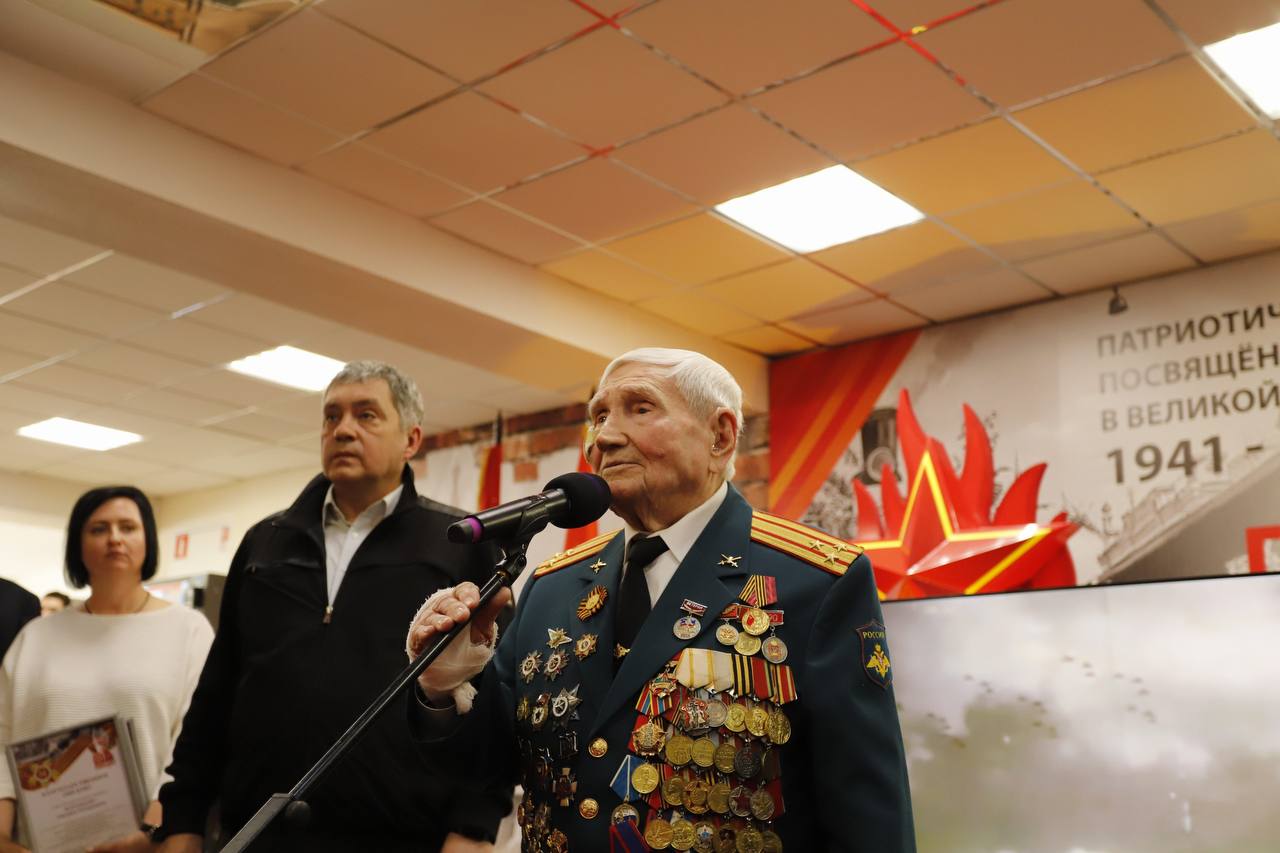 В преддверии 80-летия Победы в Великой Отечественной войне вместе с ветеранами войны и труда, а также героями СВО и почетными гостями открыли выставку &laquo;Гордимся Победой! 1945&ndash;2025&raquo;