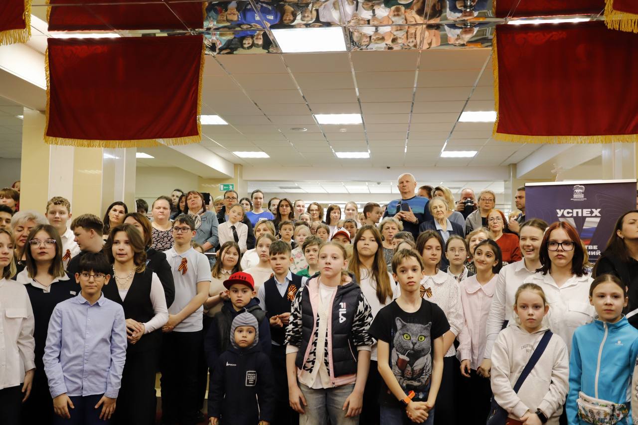 В преддверии 80-летия Победы в Великой Отечественной войне вместе с ветеранами войны и труда, а также героями СВО и почетными гостями открыли выставку «Гордимся Победой! 1945–2025»