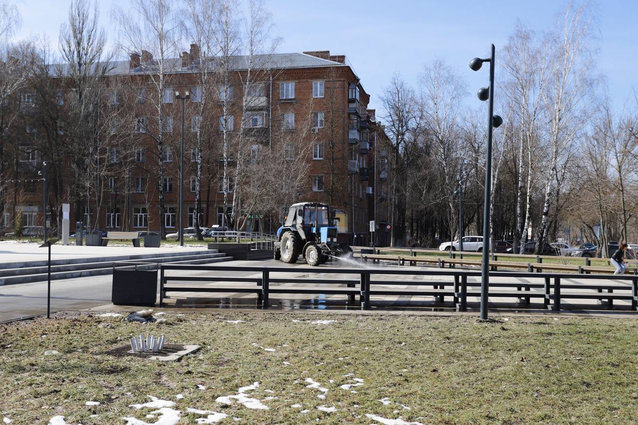 Площадь Победы во Фрязино готовится к юбилею: Сергей Горячев проверил содержание памятного места