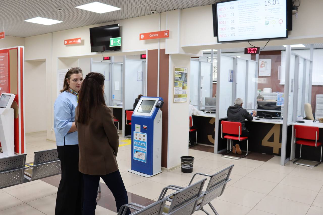 Наталья Силаева провела встречу с жителями и руководством МФЦ на Нахимова, 23