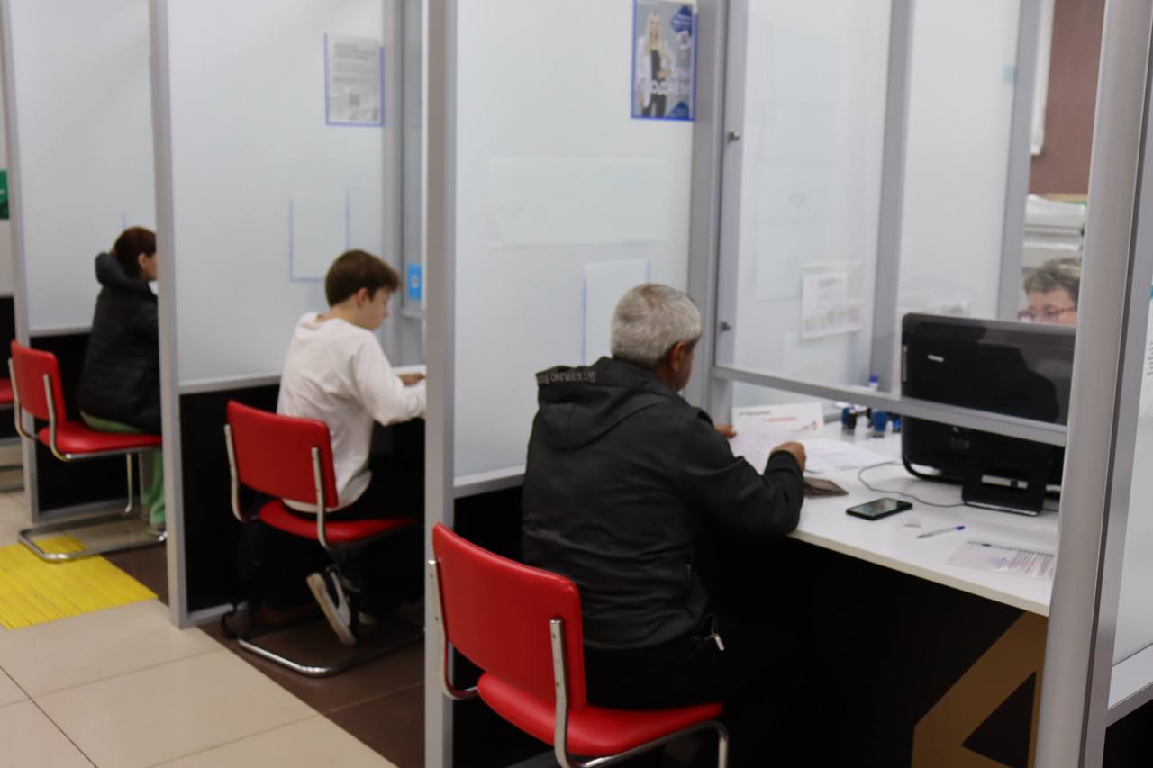 Наталья Силаева провела встречу с жителями и руководством МФЦ на Нахимова, 23