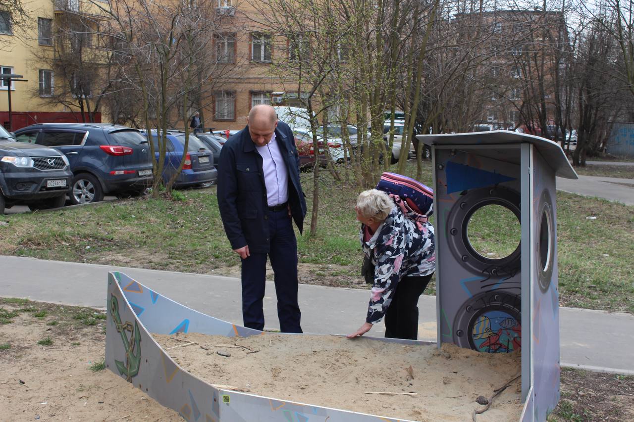 Заместитель главы Антон Тропин провел обход закрепленной территории и встретился с жителями Фрязино
