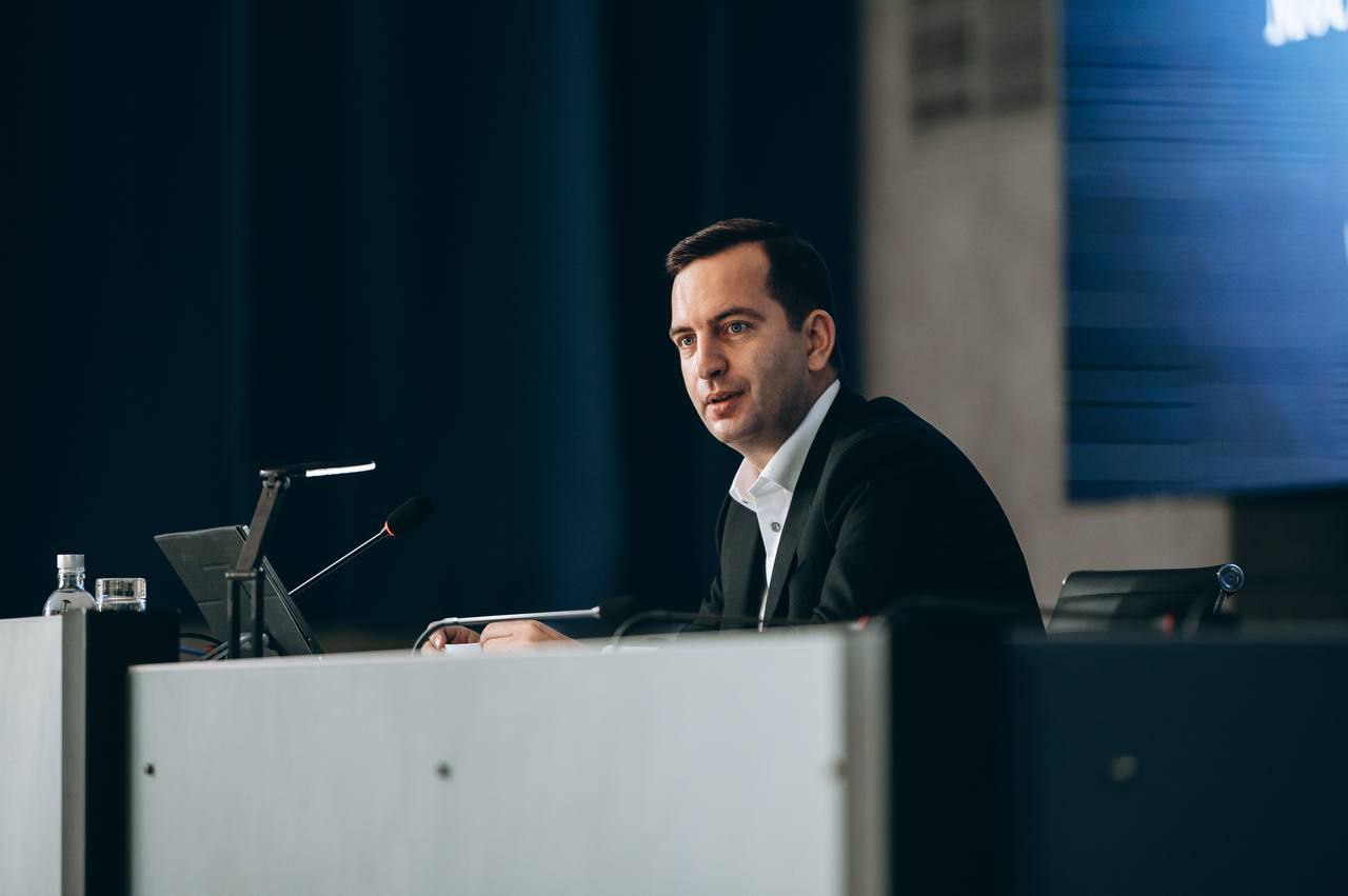 Сегодня свой день рождения отмечает глава городского округа Щ&euml;лково Андрей Булгаков 