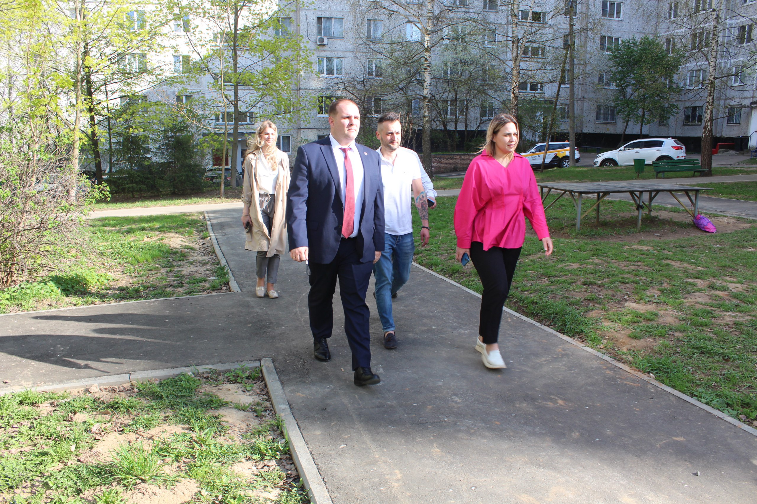 Встреча заместителя главы городского округа Фрязино Артёма Вольчака с жителями дома №27 по улице Полевой