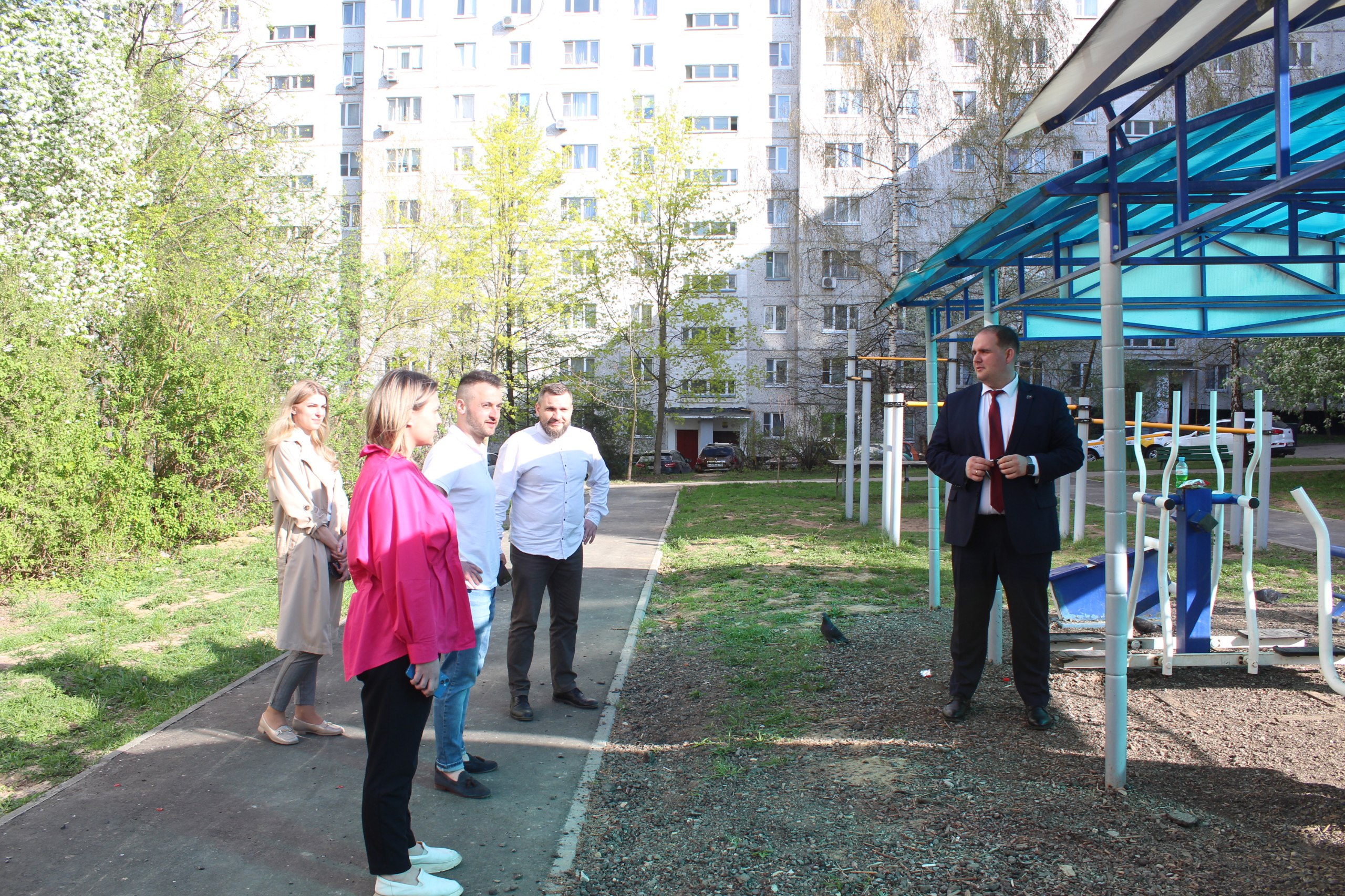 Встреча заместителя главы городского округа Фрязино Артёма Вольчака с жителями дома №27 по улице Полевой