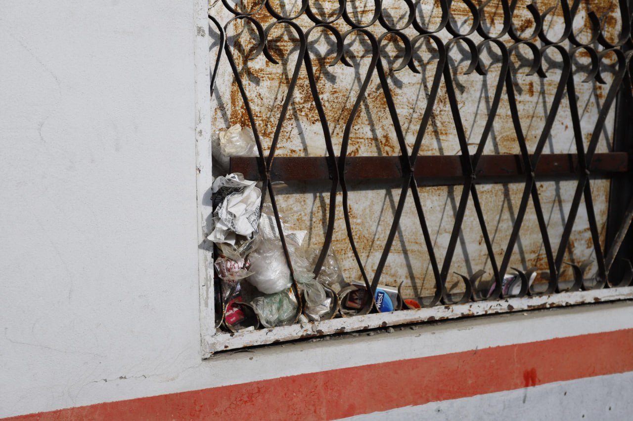 В рамках обхода территории заместитель главы г.о. Фрязино Наталия Князева провела встречу с жителями у железнодорожной станции "Фрязино-Пассажирская"