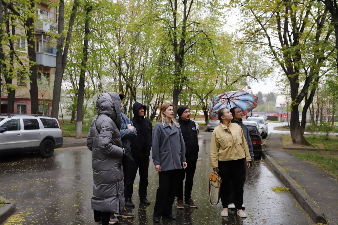 Заместитель главы Фрязино Наталия Князева встретилась с жителями дома №21 на ул. Вокзальной по вопросу капремонта кровли