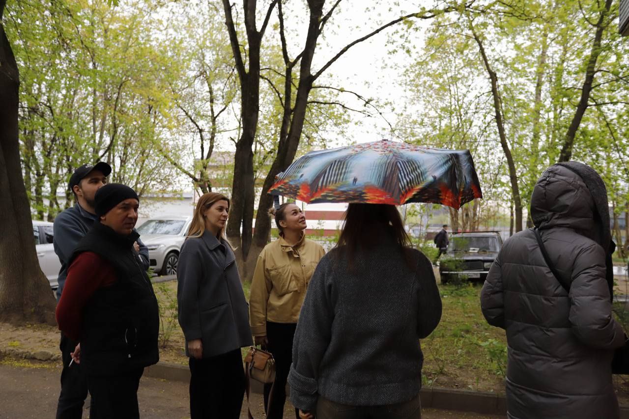 Заместитель главы Фрязино Наталия Князева встретилась с жителями дома №21 на ул. Вокзальной по вопросу капремонта кровли