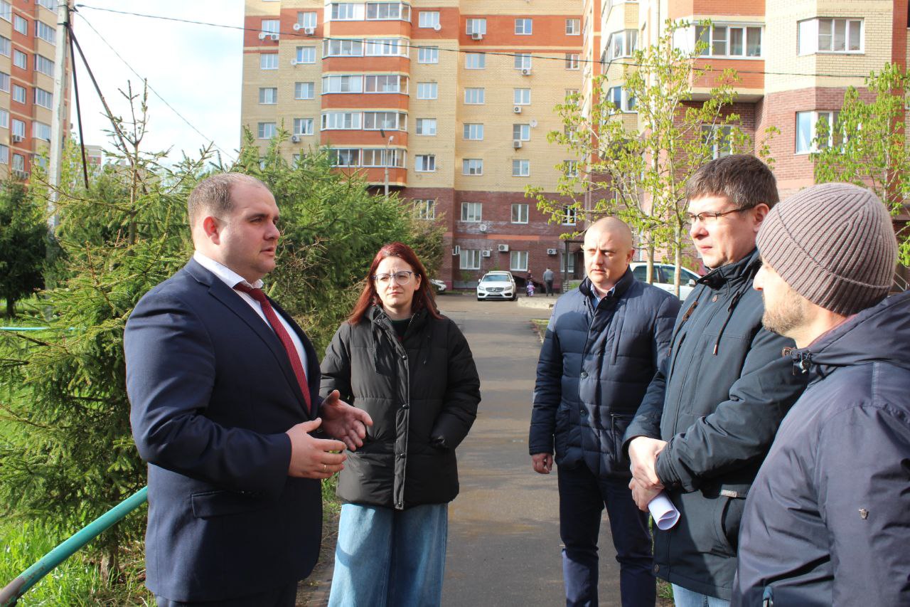 Заместитель главы Фрязино Артем Вольчак провел встречу с жителями дома №6 по улице Октябрьская