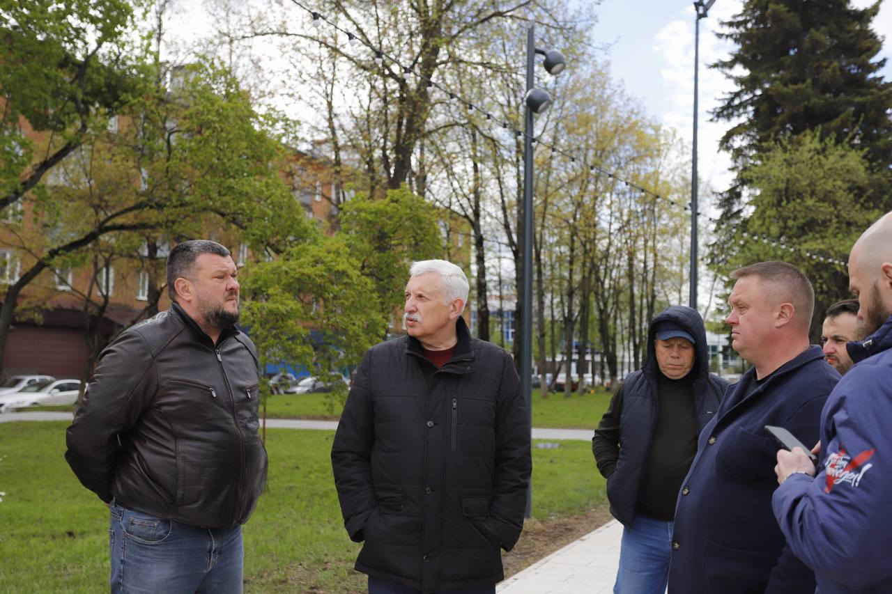 Первый заместитель главы городского округа Фрязино Сергей Горячев провел встречу с подрядными организациями на Площади Победы