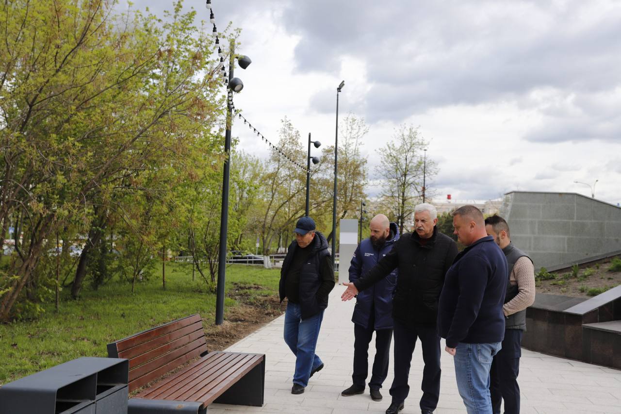 Первый заместитель главы городского округа Фрязино Сергей Горячев провел встречу с подрядными организациями на Площади Победы