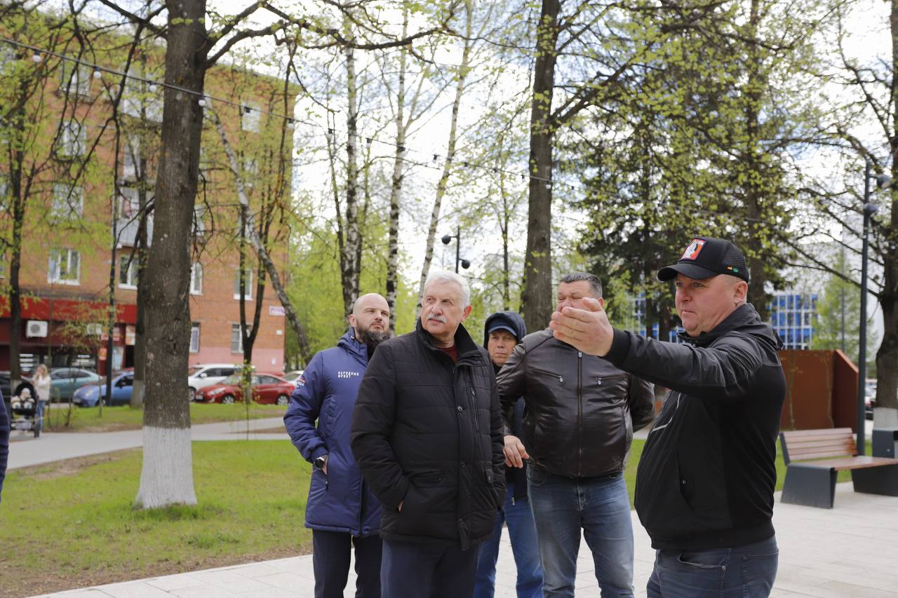 Первый заместитель главы городского округа Фрязино Сергей Горячев провел встречу с подрядными организациями на Площади Победы