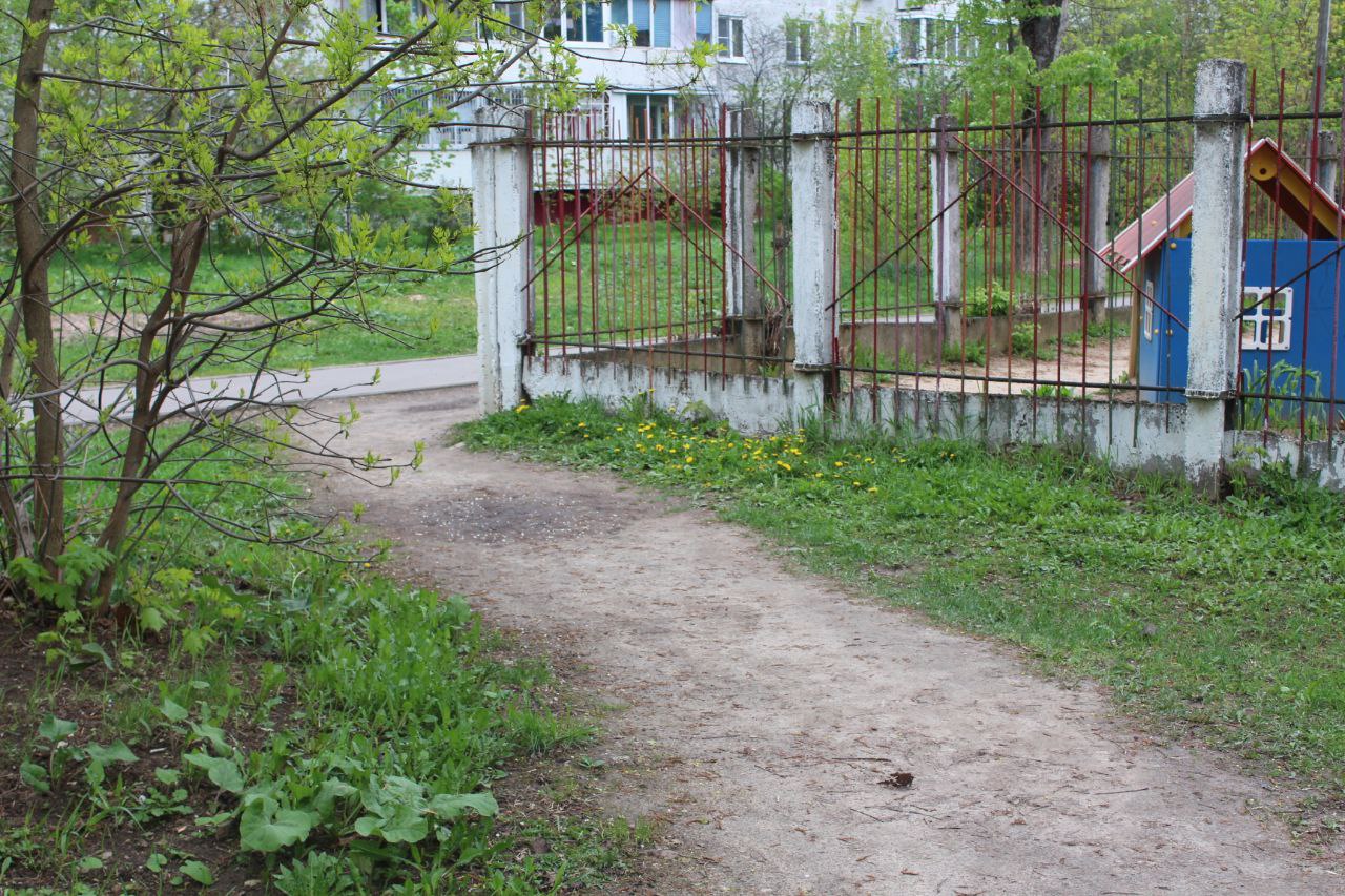 Первый заместитель главы городского округа Фрязино Сергей Горячев провел выездную встречу с жителями домов №2а и №12 по улице Институтской