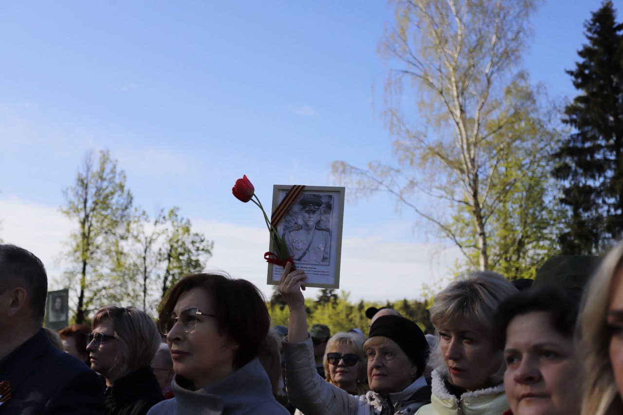 Глава городского округа Фрязино Дмитрий Воробьев вместе с генеральным конструктором АО &laquo;НПП &laquo;Исток&raquo; им. Шокина&raquo; Александром Борисовым почтили память павших в годы Великой Отечественной войны.
