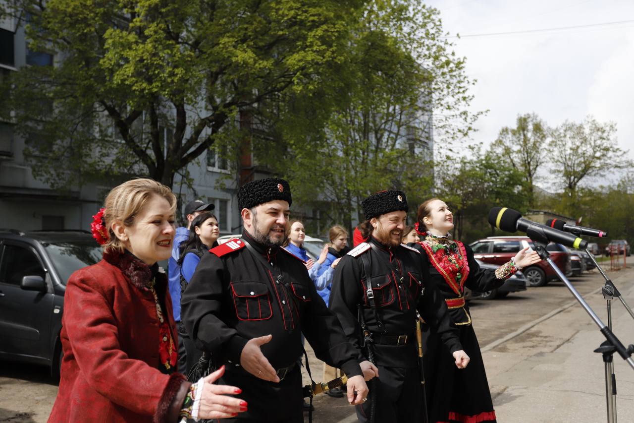 День Победы – это не просто праздник, это день скорби и памяти о тех, кто отдал свою жизнь за свободу и мирное небо над головой