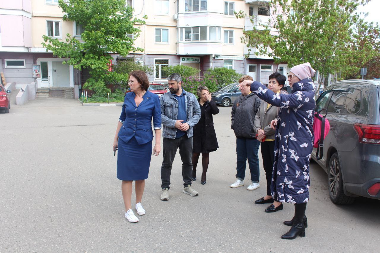 Заместитель главы городского округа Фрязино Юлия Шувалова провела встречу с жителями дома № 31 по проспекту Мира в рамках обхода территории округа