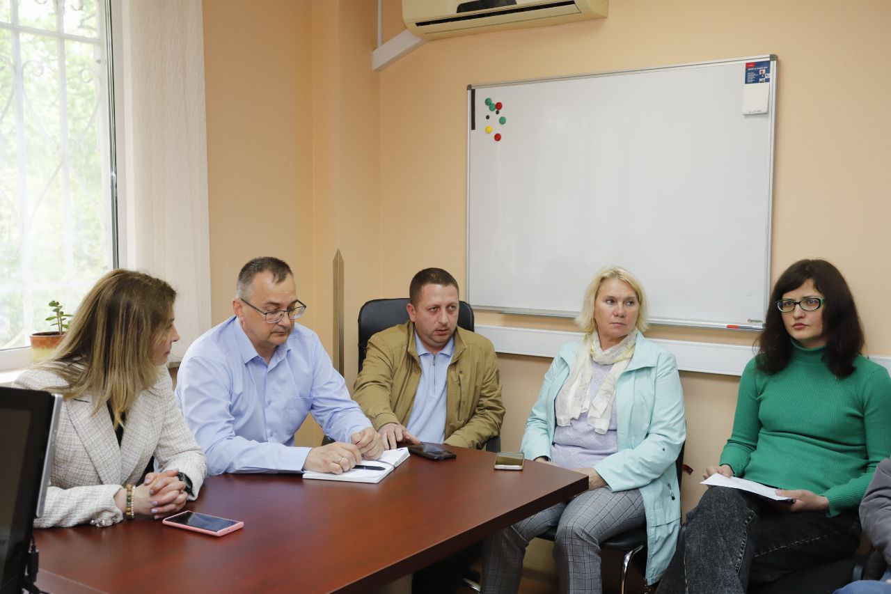 Заместитель главы г.о. Фрязино Виктория Оганезова провела встречу с жителями в рамках срочной выездной администрации по вопросу температуры горячей воды