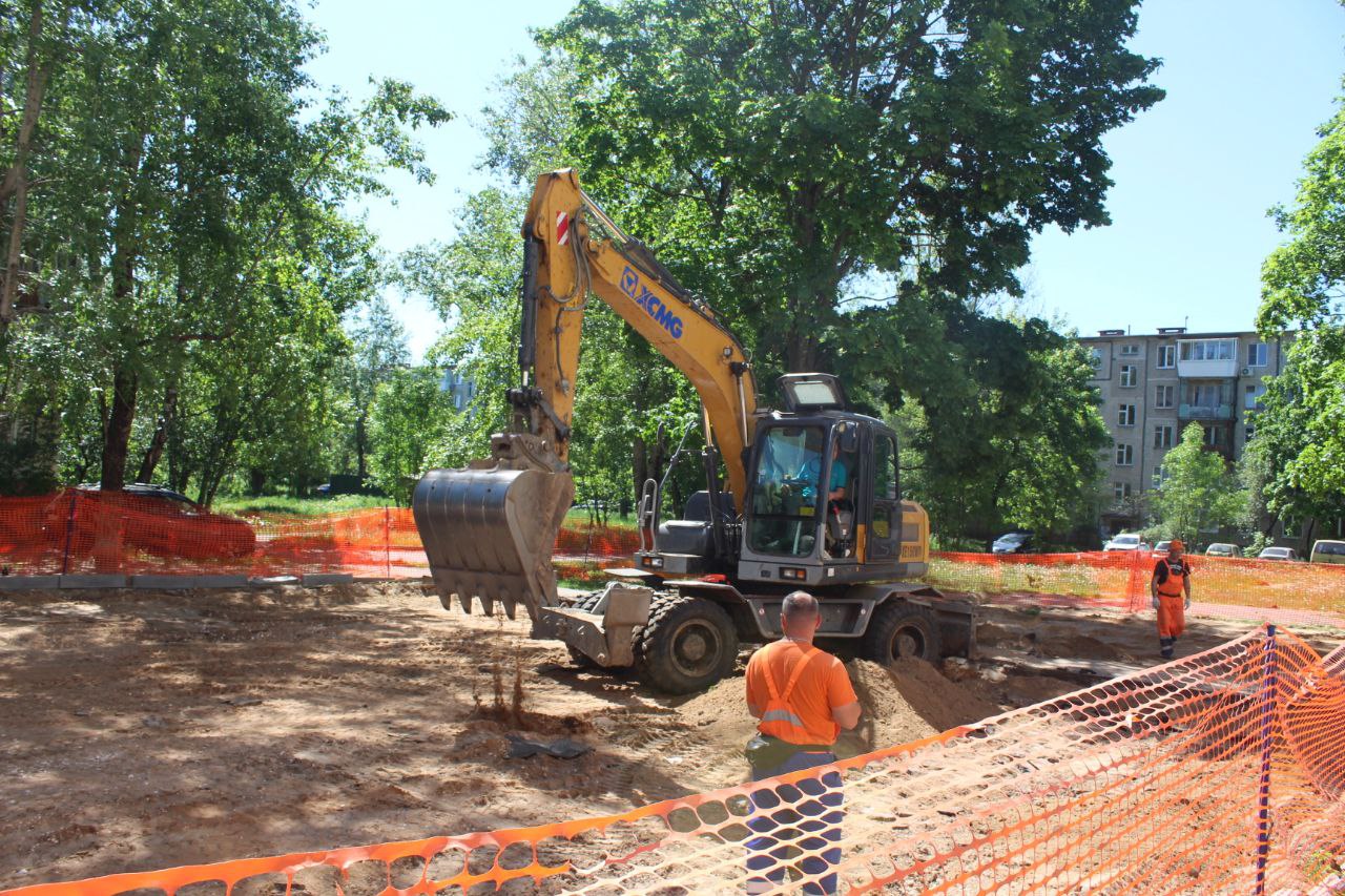 Заместитель главы городского округа Фрязино Антон Тропин вместе с коллегами из МБУ «Городское хозяйство» встретился с жителями дома №6 по проспекту Мира