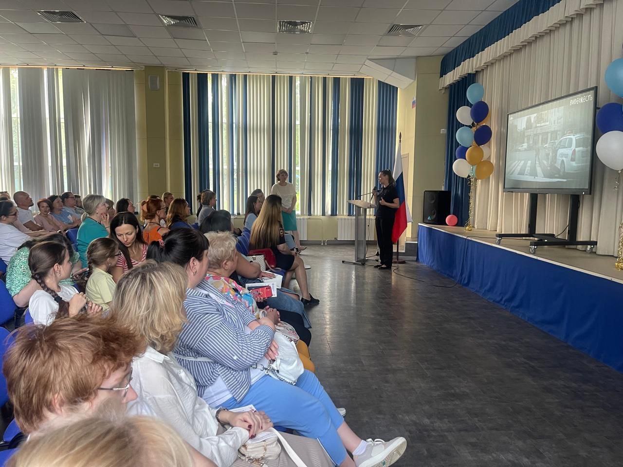 Сотрудники Госавтоинспекции МУ МВД России «Щелковское» приняли участие в общегородском родительском собрании в Гимназии Фрязино