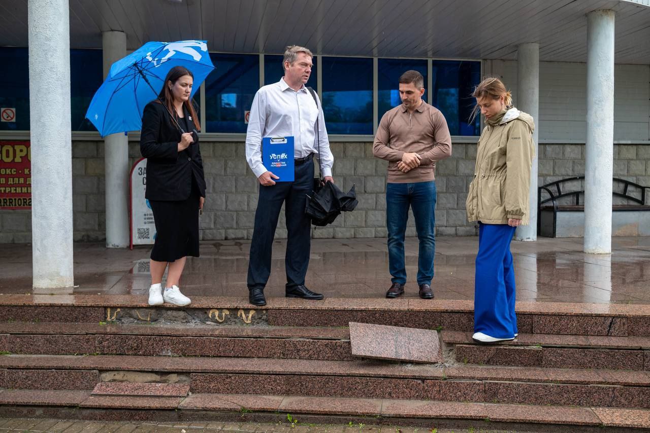 Первый заместитель главы городского округа Фрязино Наталия Князева провела выездную встречу с жителями и общественниками на улице Попова, дом №2а